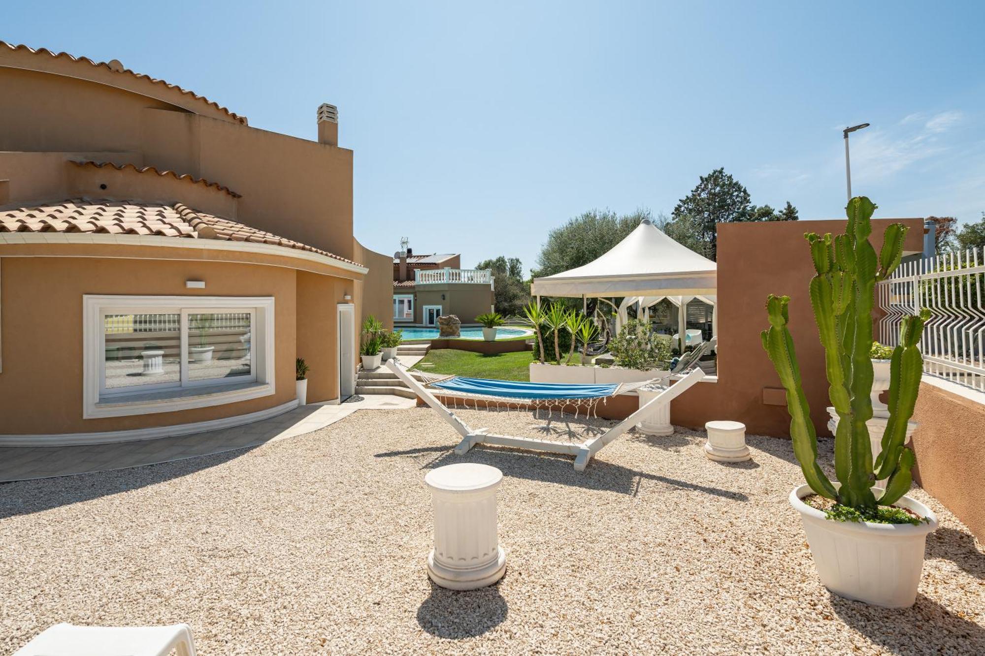 Villa Leon With Private Pool Quartu Sant'Elena Exterior photo